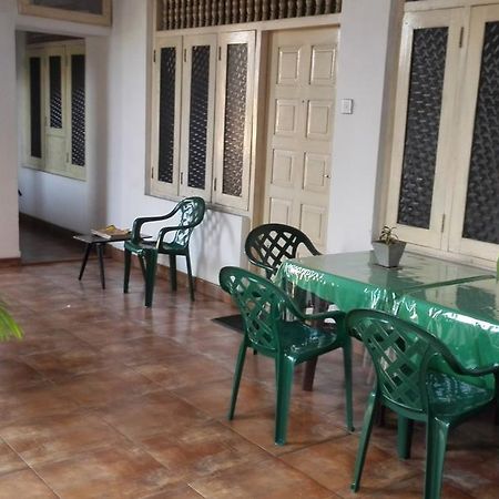 Hotel 100 Dehiwala-Mount Lavinia Exterior foto